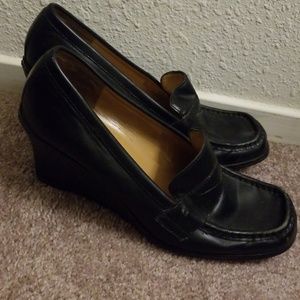 Bandolino leather 2" wedge penny loafers